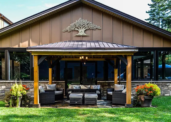 The Lodge At Flat Rock